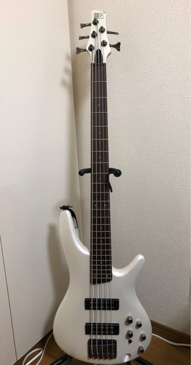 アイバニーズの5弦ベース