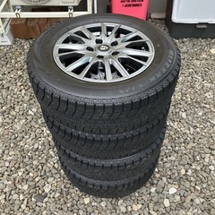 スタッドレスタイヤ（ナット付）&ジャッキ