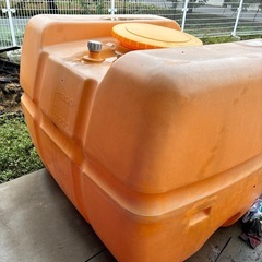 貯水タンク　1200リッター