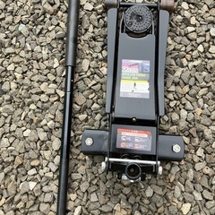 スタッドレスタイヤ（ナット付）&ジャッキ