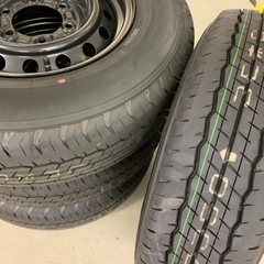 残り1セット ハイエース夏タイヤ ダンロップ195/80R15 107/105L