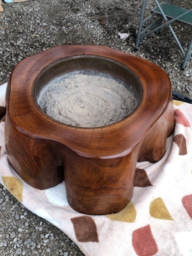 火鉢　　囲炉裏　欅くり抜き　　火鉢( 引き取り限定)