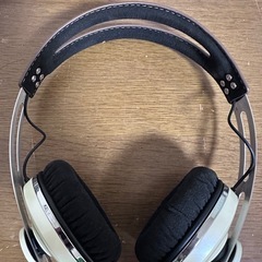 SENNHEISER  momentum on ear