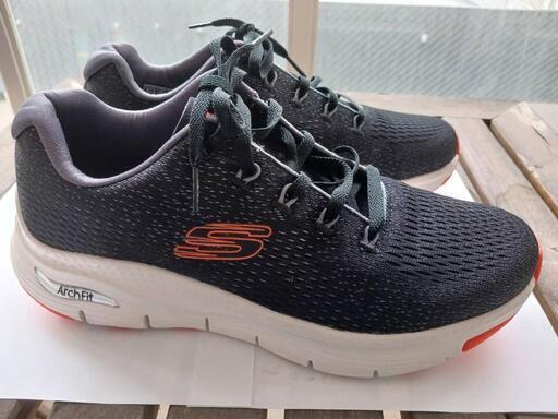SKECHERSアーチフィット