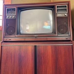 昔のカラーテレビ　ブラウン管