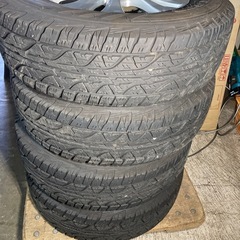 アルファード　ヴェルファイア？ 215/70/16  16インチ トヨタ純正アルミ　タイヤ　新車外し　ヒゲ跡残り