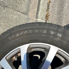 夏タイヤ4本(195/65/R15)お話中