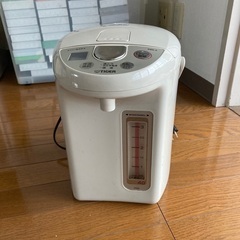 湯沸器ポット　押すタイプ