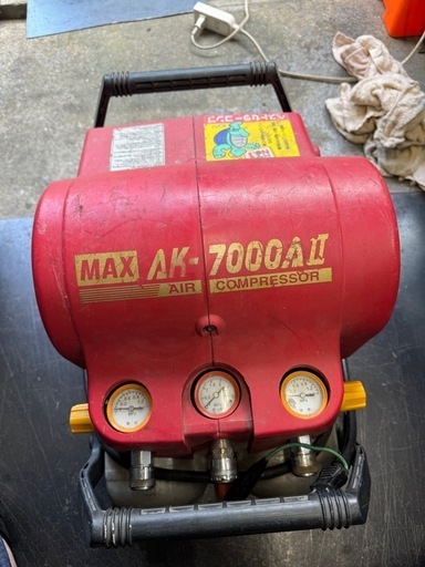 受渡し決まりました。　MAX（マックス）常圧・高圧エアーコンプレッサー 工具 道具  マキタ ハイコーキ