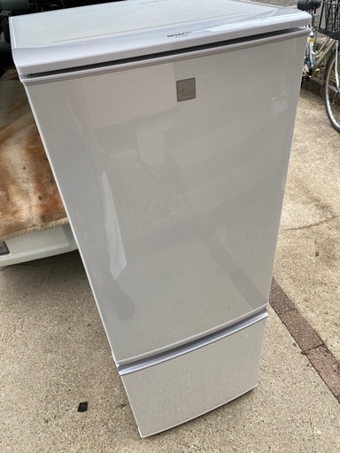お薦め品‼️シャープどっちもつけかえドア2ドア冷凍冷蔵庫167L2018年