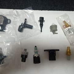 トヨタ 185系　ハイラックスサーフ等　１ＫＺーＴＥ　センサーNセット。（スロットル・クランク等）新品・未使用。社外。
