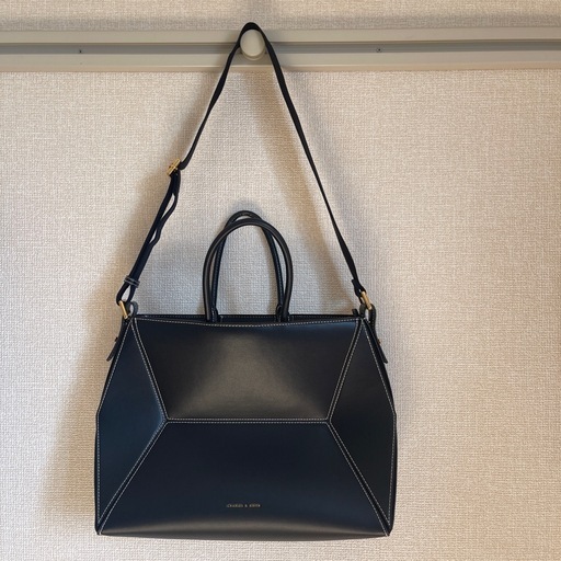 Charles\u0026Keith Nasrin ナスリン ジオメトリックトートバッグ （Black）