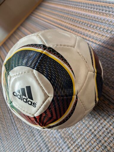 アディダス サッカーボール JABULANI 賢い 4号球 試し蹴りのみ
