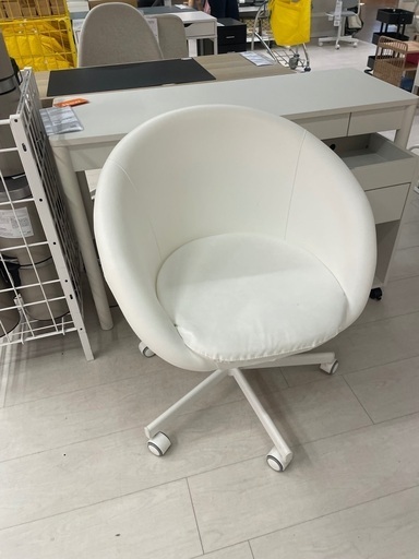 IKEA 回転チェア　スクルーヴスタ