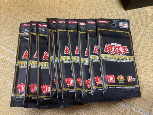 遊戯王の10th、WeeklyJUMP40th，Ｖジャンプ15thのアニバーサリーパックの新品・10パックセット。