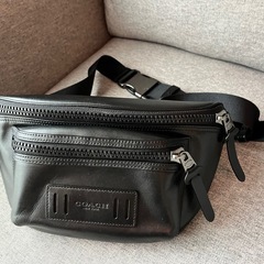 COACH レザーボディバッグ