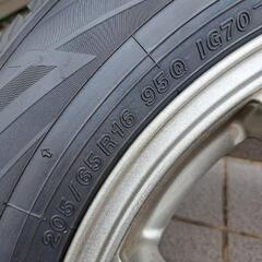 スタッドレスタイヤ205/65R16