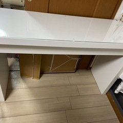 美品IKEA机オフィス用　　ガラス付く