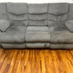 (現在取引中)リクライニング付き3人掛けソファー