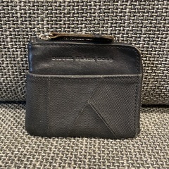 ディーゼルブラックゴールド　黒 ジッパー付き財布