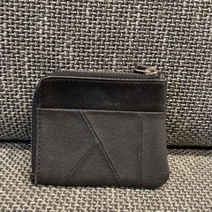 ディーゼルブラックゴールド　黒 ジッパー付き財布