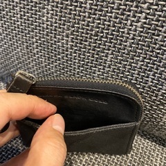 ディーゼルブラックゴールド　黒 ジッパー付き財布