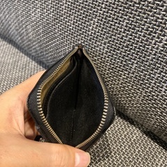 ディーゼルブラックゴールド　黒 ジッパー付き財布