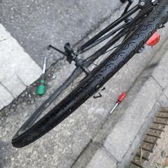 クロスバイク　美品　７００ｘ２８ｃ　６変速　黒　配達可能