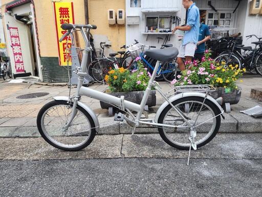 折りたたみ自転車　２０インチ　美品　シルバー　配達可能