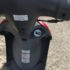 スクーター レッツ4インジェクション整備済み走行距離実5600kmこのスクーターの良い所は燃費かなエンジンブレーキ見たく効く所も良い自賠責保険一年バッテリープラグオイルクーラント新品  整備済み  売れるまで距離は伸びます。国家資格一級の整備士の整備済み エンジン絶好調❗️