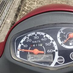 スクーター レッツ4インジェクション整備済み走行距離実5600kmこのスクーターの良い所は燃費かなエンジンブレーキ見たく効く所も良い自賠責保険一年バッテリープラグオイルクーラント新品  整備済み  売れるまで距離は伸びます。国家資格一級の整備士の整備済み エンジン絶好調❗️