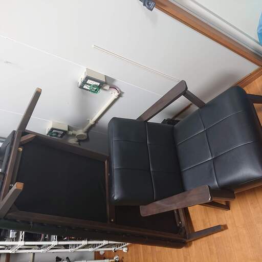 募集中／R／ダイニングテーブル 応接セット 事務用品 美品 １人掛け イス 美品 定価75％off