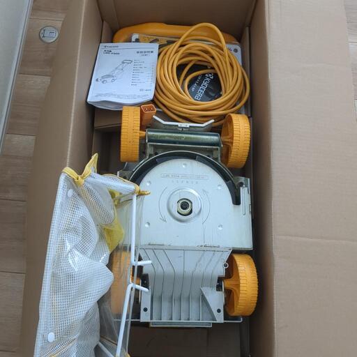 芝刈り機　草刈り機　LMR-2300 換え刃つき