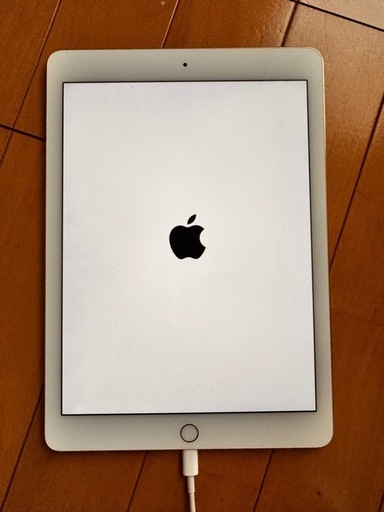 *️⃣取引完了*️⃣iPad Pro 9.7インチ Retinaディスプレイ Wi-Fiモデル MLMX2J/A （128GB・ゴールド）（2015）
