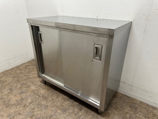 ステンレス　業務用　扉付き作業台　厨房　飲食店　W９００ｘD４５０ｘH８００ｍｍ