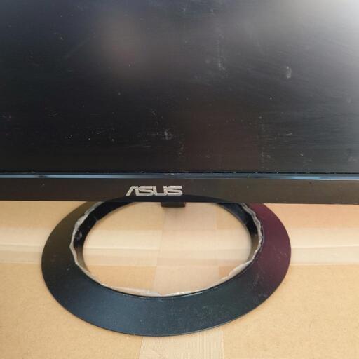 ASUS.  ゲーミングモニター。27インチ