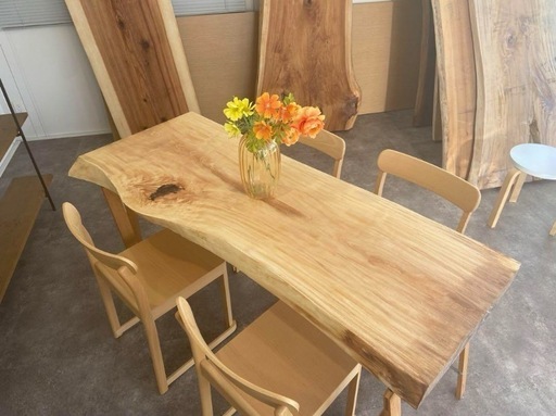 (爆安) 白栃　一枚板テーブル　杢あり　新品／未使用 爆安) 白栃 一枚板テーブル 杢あり 新品／未使用 栃（トチ）一枚