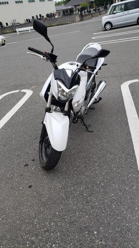 SUZUKI　GSR250  白　良いバイクです。