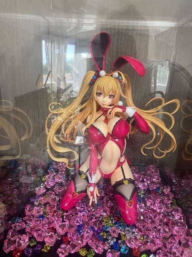 キャロライン　ユリ　バニー　フィギュア