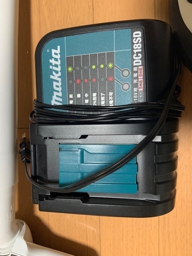 Makita CL180FD ホワイト 掃除機 18V バッテリー付き Makita