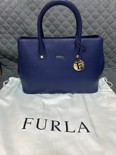 ほぼ新品9000円FURLAバッグ