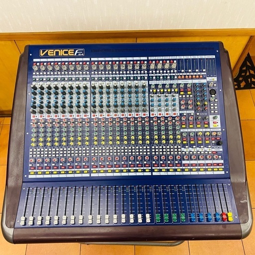 コンパクトアナログミキサー最高峰　midas venice F24