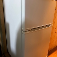 急募‼️ 冷蔵庫 2ドア 140L 右開き ユーイング UR-D90J(W) 2017年製 ひとり