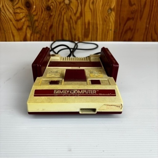 s0925603 通電未確認 電源コード配線なし Nintendo 任天堂 FAMILY COMPUTER ファミコン 当時物 コレクション ゲーム 箱無し レトロ 中古品