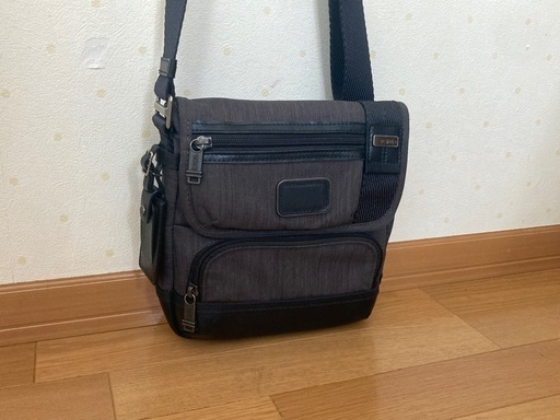 TUMI斜め掛けショルダーバッグ　メンズ