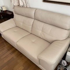 ニトリ　ソファー　革張り5人掛け
