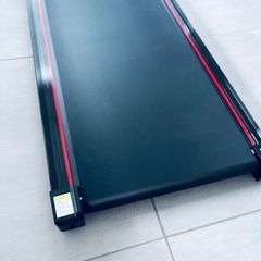 ランニングマシーン／スリムデザイン トレッドミル デジタル表示