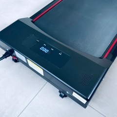 ランニングマシーン／スリムデザイン トレッドミル デジタル表示