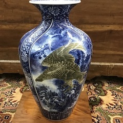 有田焼　松右衛門　染付　松鶴鷹三面窓絵山水図　大花瓶　飾り壺