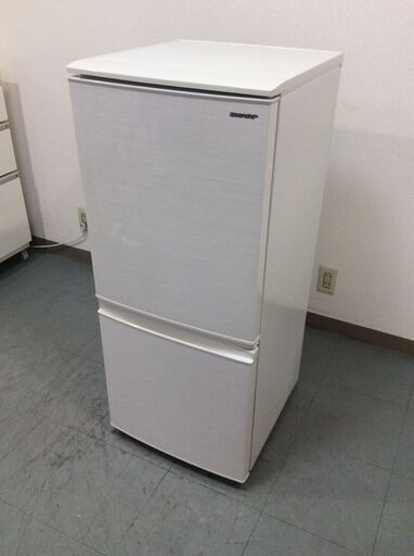 JT9559【SHARP/シャープ 2ドア冷蔵庫】2019年製 SJ-D14E-W 家電 キッチン 冷蔵冷凍庫 つけかえどっちもドア 137L